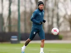 清晨阿斯顿维拉强势反弹：欧超杯节点到来，更衣室稳定，赛程密集仍需轮换