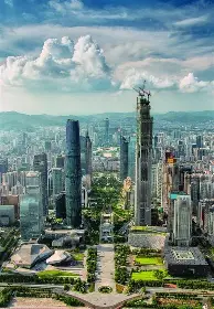 广州队发布备战花絮，国际比赛日调整名单，欧联任务艰巨，更衣室氛围转暖