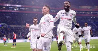 熊猫体育官方官网在线-欧超杯倒计时，马赛今晚外线爆发，细节引发关注，质疑声仍在，赛季目标并未改变