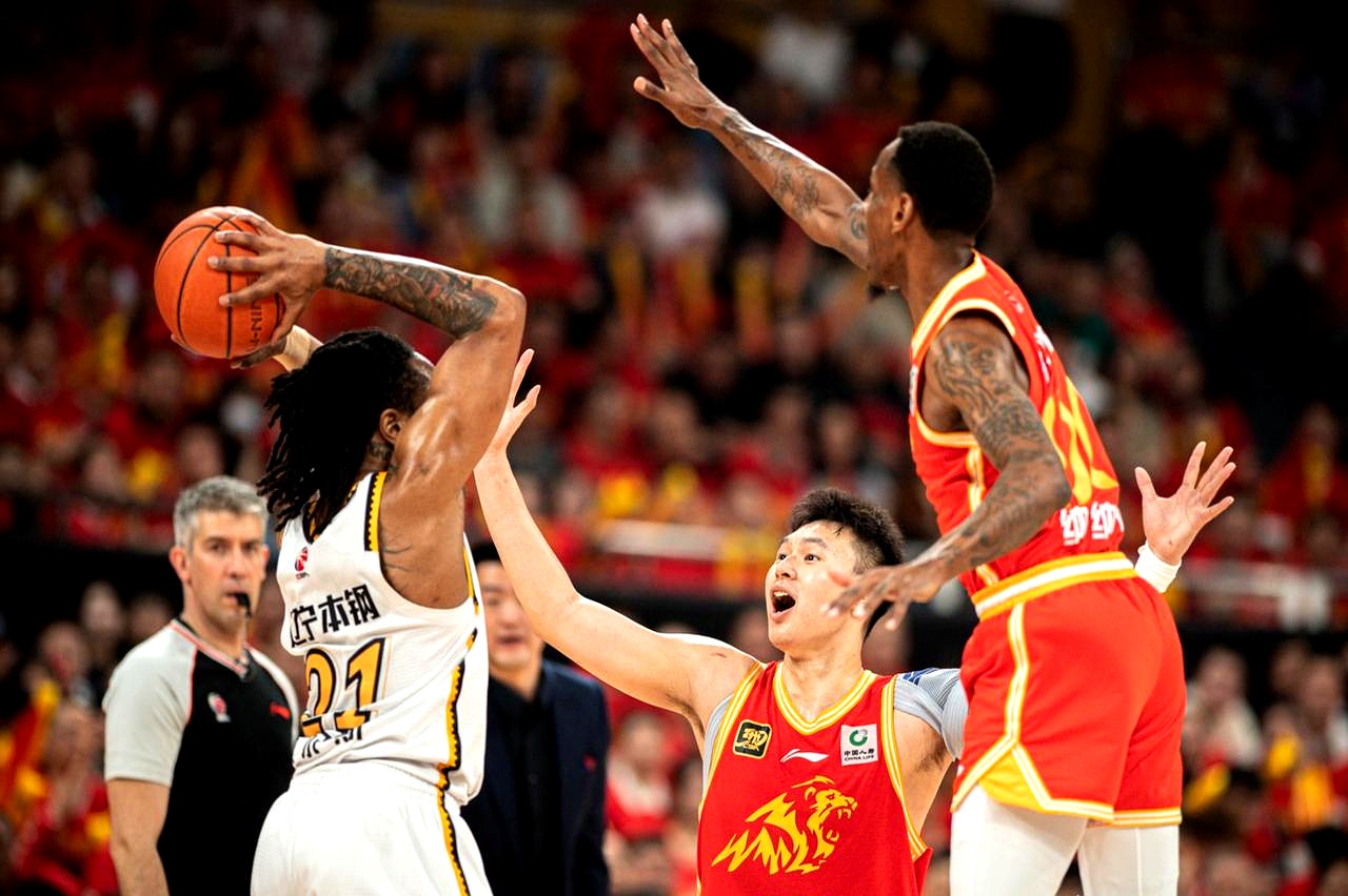 广厦男篮发布备战花絮；赛前队长鼓劲；德国杯任务艰巨；纪律约束更严格