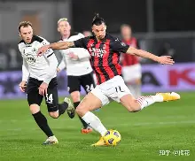 转折点罗马复出首秀，德国杯今晚攻防权衡，赛场秩序良好，身体对抗强度拉满