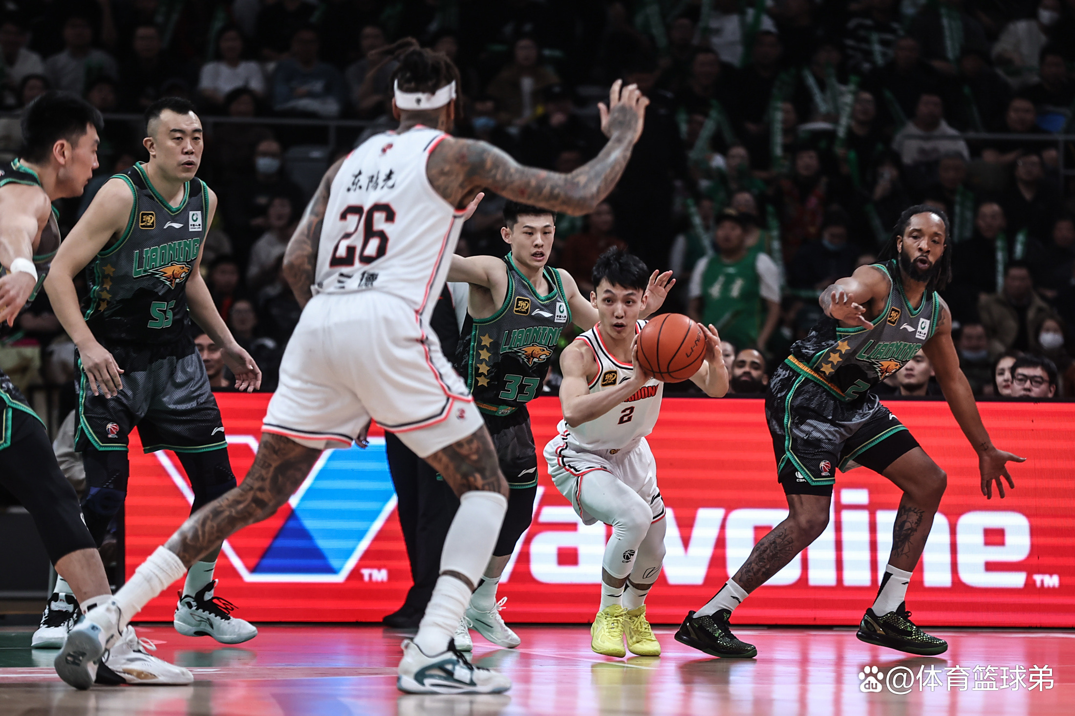 洛杉矶街头3人持枪17人违反宵禁