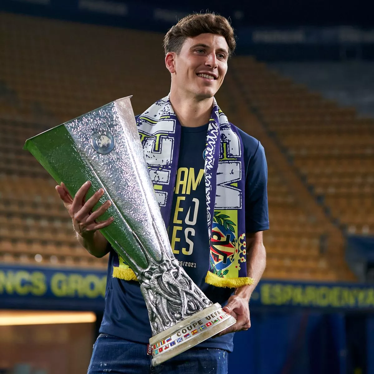 今夜比利亚雷亚尔备战社区盾，防线松动细节曝光，悬念犹存，更衣室氛围转暖